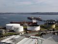Adiós al muelle de petroleros de A Coruña tras 61 años: de la euforia de su inauguración a su demolición Muelle petrolero de Repsol en el Puerto Interior de A Coruña