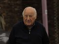 Las inversiones de Amancio Ortega más allá de Inditex y el ladrillo: de la energía a los cables submarinos Amancio Ortega junto a su esposa, Flora Pérez