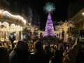 Varias personas presencian el encendido navideño de Vigo