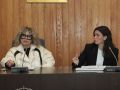 La alcaldesa, a la izquierda, en el último pleno municipal