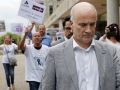 Andrés Cortabitarte, exdirector de seguridad del Adif, a su salida de los juzgados de Fontiñas, en 2017