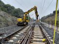 Vehículos y técnicos del Adif trabajaban este vienes en el tramo de vía donde se produjo el siniestro 