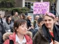 La UE pretende involucrar más a los hombres en el camino hacia la igualdad Varias personas participan en la manifestación del 8-M en Lleida