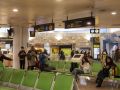 Alvedro, el aeropuerto gallego que más crece mientras Lavacolla cae en picado Pasajeros en la terminal de Alvedro