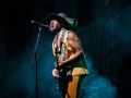 Fantastic Negrito, durante una actuación