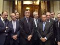 El consejero delegado, José María Castellano, en el centro, durante el debut bursátil en 2001 | Archivo El Ideal Gallego