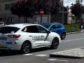 El taxi circula por la avenida de Arteixo