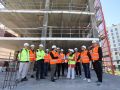 Las cincuenta viviendas municipales de alquiler social en Xuxán se entregarán en 2027 Visita de Inés Rey a las obras del edificio municipal en Xuxán