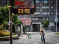 Las altas temperaturas llevaron a mucha gente a las playas para refrescarse