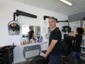 Felipe Couceiro posa en su peluquería