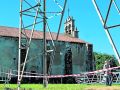 Bergondo, contra la torre de alta tensión que asedia el BIC y estorba el Camiño Mariñán La compañía realiza una serie de actuaciones en la torre, a unos metros del BIC
