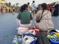 Dos menores migrantes, en el campamento improvisado por los vecinos del barrio de El Príncipe en Ceuta