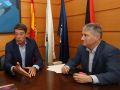 El PSdeG reclama mayor financiación para la Universidad de A Coruña José Ramón Gómez Besteiro y Ricardo Cao, esta mañana, en el Rectorado de la UDC