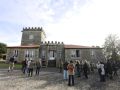 31 octubre 2025 página 17Betanzos.- Bienvenidos al Pazo de Illobre. Una treintena de ciudadanos asiste a la visita organizada por Turismo de Betanzos con anuencia de la Fundación Condado de Taboada.