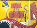 El encargado de A Mundiña mantiene vivos los murales de Lugrís del local
