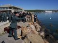 Familiares y guardias civiles honran con una ofrenda floral a los dos agentes asesinados hace un año en Barbate