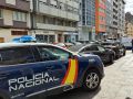 Detenido por apuñalar a su compañero de piso en A Coruña Coche patrulla de la Policía Nacional