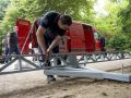 El 9,7% de los españoles trabajaron más de 45 horas semanales en el segundo trimestre Un operario trabaja a pie de calle en Cantabria