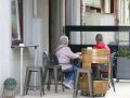 Las terrazas de A Coruña tendrán que mostrar su licencia a través de un código QR Una terraza de barrio en A Coruña
