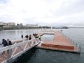 Abre la plataforma de baño de O Parrote, una piscina flotante en pleno puerto de A Coruña Inauguración plataforma de baño de O Parrote