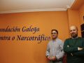 Manuel Couceiro y Fernando Alonso, presidente y gerente de la Fundación Galega contra o Narcotráfico, respectivamente, en la sede de la entidad en Vilagarcía