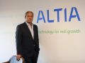 Tino Fernández, el coruñés que quería ser militar y creó una empresa de 460 millones de euros El presidente de Altia, Tino Fernández, posa en las oficinas centrales de su empresa