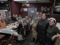 Adiós a uno de los locales de tapas más famosos del centro de A Coruña Pepe Rodríguez y Mercedes Gómez, con una de sus empleadas, Alejandra Guillermo