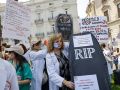 Profesionales de la Medicina protestan en Valencia contra el Estatuto Marco