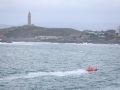 Una lancha de salvamento Marítimo atraviesa la bahía del Orzán