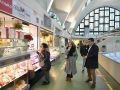 El director xeral de Comercio e Consumo, Gabriel Alén, visita el mercado de San Agustín de A Coruña