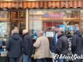Comprar el roscón sobre la bocina en A Coruña: más de tres horas para hacerse con uno en la mañana de Reyes Colas en Flory para comprar el roscón de Reyes el 6 de enero