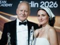 Stellan Skarsgard y Renate Reinsve recibieron los premios a mejor actor y actriz por sus papeles en el filme noruego