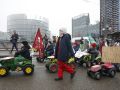 Un grupo de niños en minitractores protestaron en Estrasburgo contra Mercosur