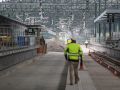 Un operario de Adif, en las obras de la estación intermodal de A Coruña