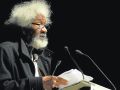 Wole Soyinka, ayer durante su declamación poética en el centro sociocultural Ágora