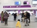 Nuevos retrasos y cancelaciones en la estación de tren de A Coruña por la huelga de los sindicatos minoritarios Viajeros afectados por la huelga de los sindicatos minoritarios, en la estación de tren de A Coruña
