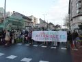 El colegio Rosalía de Castro corta la avenida de Arteixo para protestar por su "abandono" Protesta de la comunidad de alumnos del Rosalía de Castro