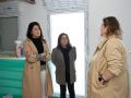 María Martínez Allegue, visitó hoy en el barrio compostelano de San Pedro una vivienda cuya propietaria está contando con una de estas aportaciones.jpg