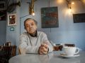 Cañita Brava, en una cafetería de A Coruña en los días previos al estrenoEntrevista con Cañita Brava