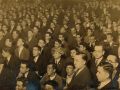 El primer mitin que se dio en dos escenarios al mismo tiempo Un mitin político, en el interior del teatro Rosalía, en una imagen de los años veinte