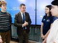 Liss Marian Estévez, del IES Monte das Moas, gana la plata en la Olimpiada Matemática Española Román Rodríguez felicita a Liss Marian Estévez, del IES Monte das Moas, y a Pablo Freire y Pablo París