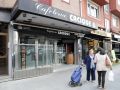 La jamonería que 'lo peta' en Oleiros se sube al tren de la hostelería de A Coruña El Cacique, en la avenida del Ferrocarril
