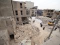 TEHRAN (Iran (Islamic Republic Of)), 15/03/2026.- Iranians walk amid damaged residential buildings in southern Tehran, Iran, 15 March 2026. A joint Israeli and US military operation continues to target multiple locations across Iran since the early hours of 28 February 2026. (Teherán) EFE/EPA/ABEDIN TAHERKENAREH