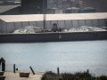 Una descarga de vidrio realizada en el puerto de A Coruña durante este mes de marzo