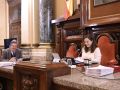 El interventor municipal, junto a la alcaldesa, Inés Rey, en un plenoPleno del día 5 de marzo de 2026, en el ayuntamiento de A Coruña