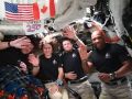 AME837. WASHINGTON (ESTADOS UNIDOS), 06/04/2026.- Captura de video tomada de la cuenta oficial en X @NASA que muestra desde la izquierda a los astronautas; Reid Wiseman, Christina Koch, Jeremy Hansen y Victor Glover saludando durante una conversación en directo desde la nave Orión de la misión Artemis II con el presidente de Estados Unidos, Donald Trump. EFE/ @NASA /SOLO USO EDITORIAL/ NO VENTAS/ SOLO DISPONIBLE PARA ILUSTRAR LA NOTICIA QUE ACOMPAÑA (CRÉDITO OBLIGATORIO)