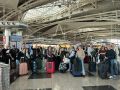 Parte de los músicos de la OSG, en el aeropuerto de Oporto, antes de embarcar hacia Reino Unido