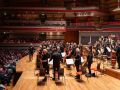 Birmingham despide con el público en pie y una gran ovación a la Sinfónica La ciudad de Birmingham fue la segunda parada del tour de la Orquesta Sinfónica de Galicia. Los 2.600 asistentes al concierto despidieron en pie y con una gran ovación a los músicos de la formación coruñesa