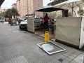 Ventana caída en Zalaeta, en la mañana de este jueves