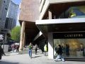 La batalla de los supermercados de Juan Flórez: de Zara y Cortefiel a Día y Lidl La famosa esquina de Cortefiel, con el Gadis de Sinfónica de Galicia al fondo